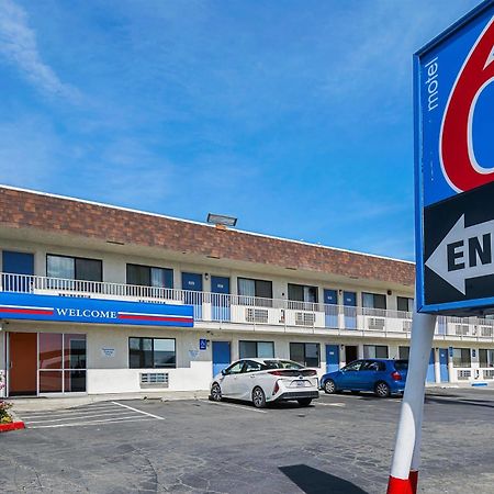 Motel 6 Lost Hills / Buttonwillow Racetrack Экстерьер фото