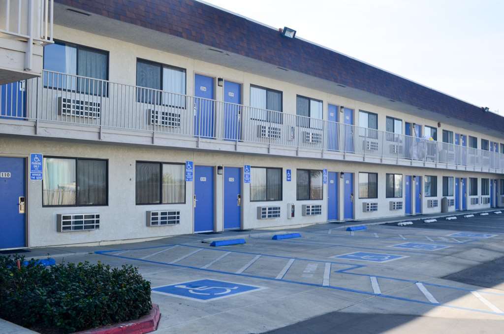 Motel 6 Lost Hills / Buttonwillow Racetrack Экстерьер фото