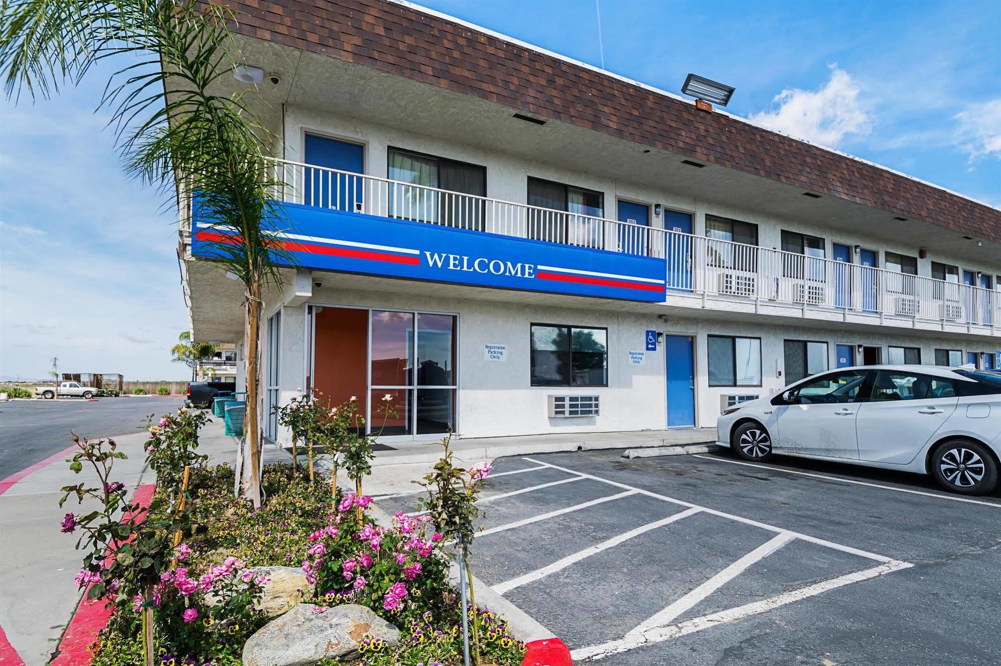 Motel 6 Lost Hills / Buttonwillow Racetrack Экстерьер фото