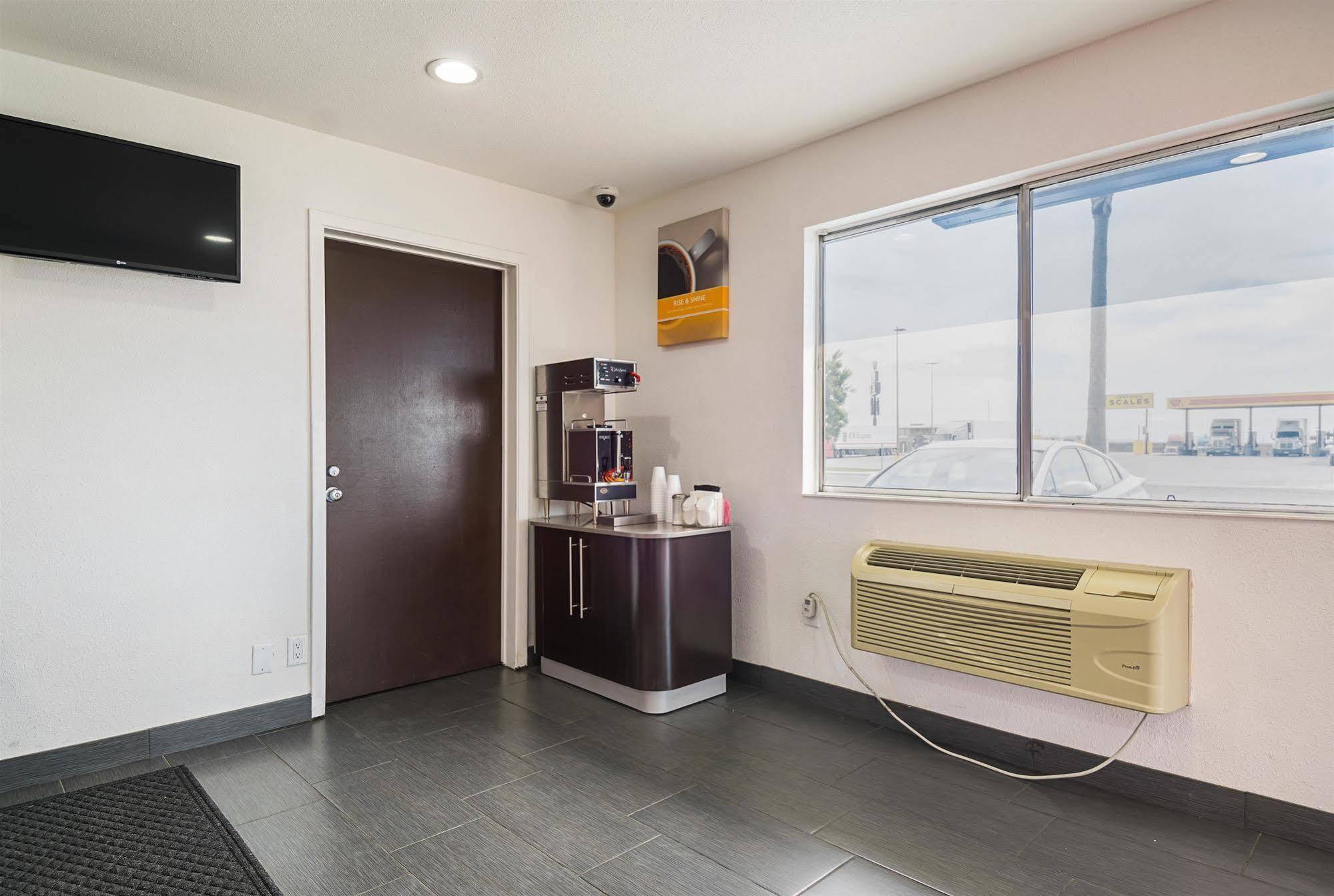 Motel 6 Lost Hills / Buttonwillow Racetrack Экстерьер фото