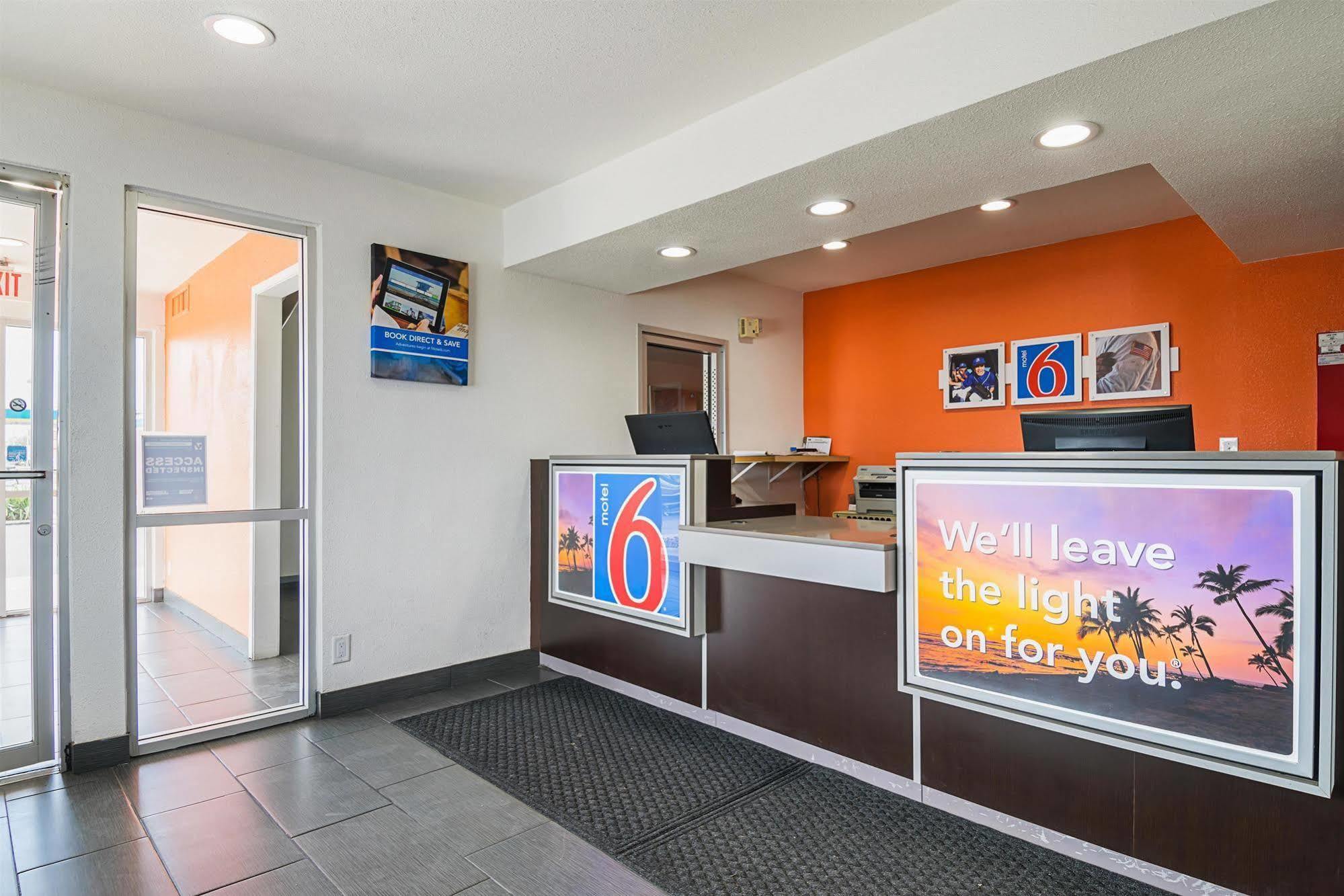 Motel 6 Lost Hills / Buttonwillow Racetrack Экстерьер фото