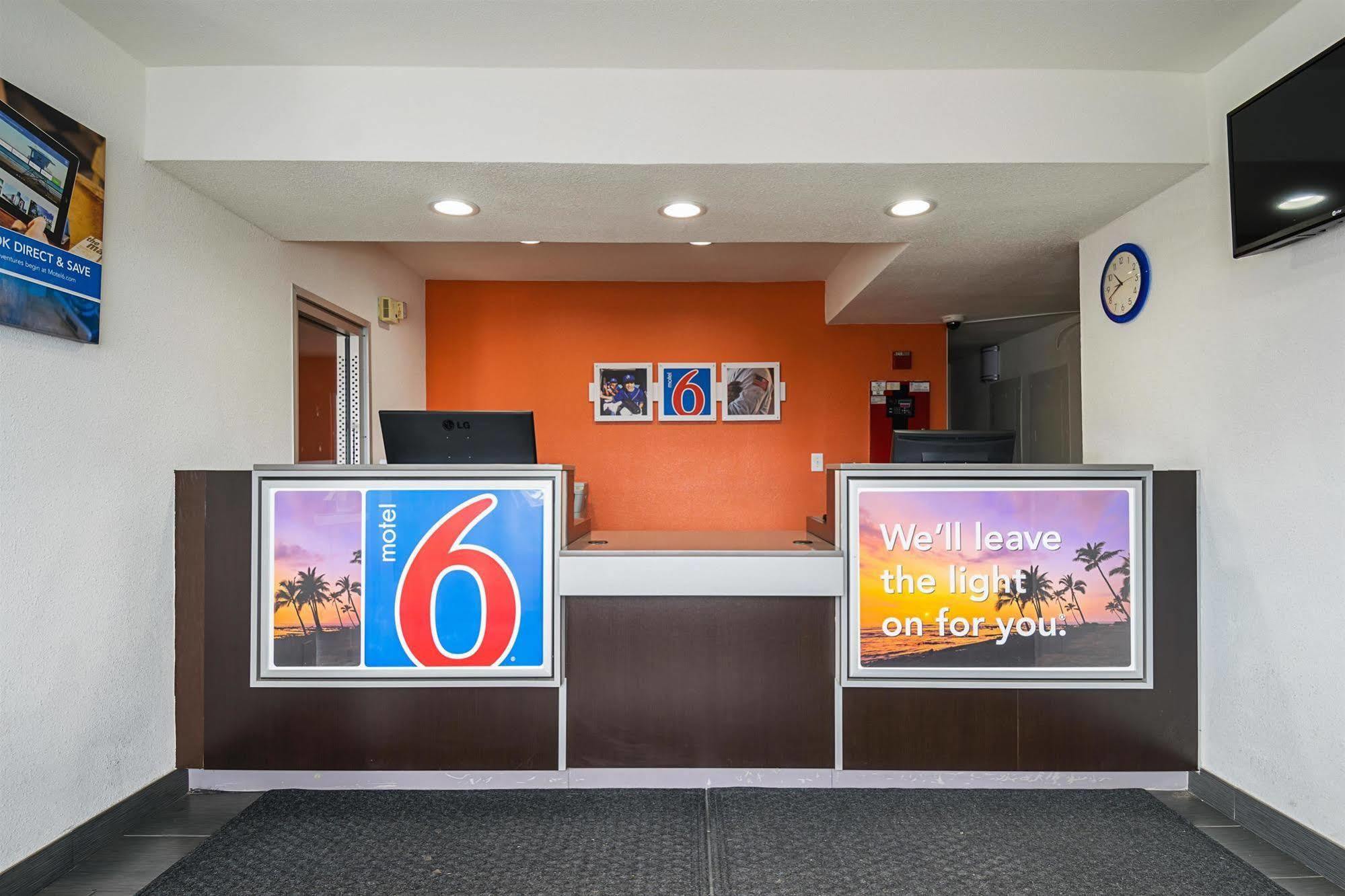 Motel 6 Lost Hills / Buttonwillow Racetrack Экстерьер фото