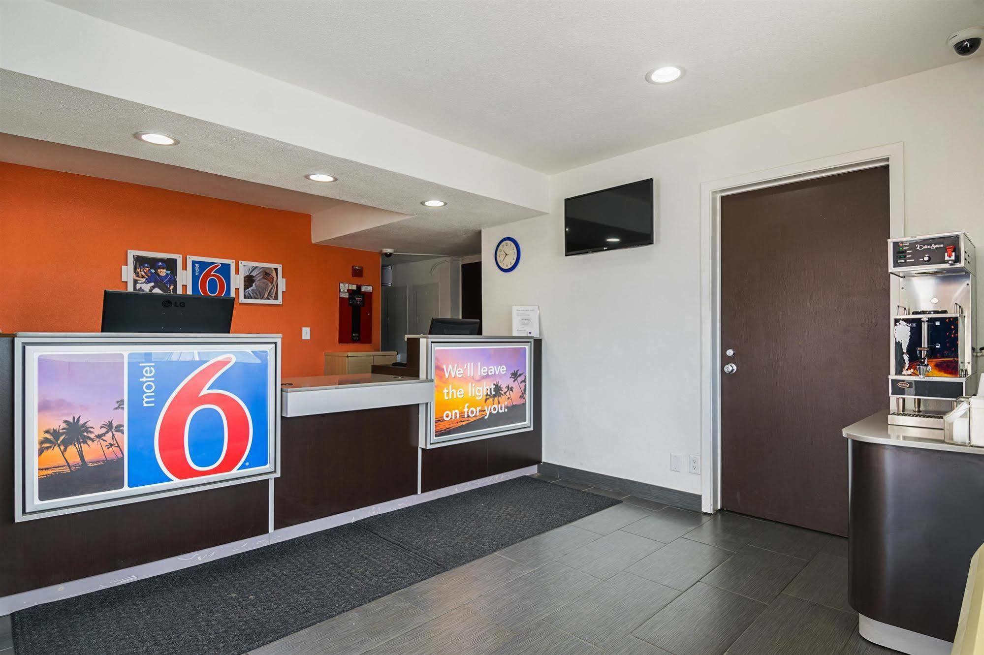 Motel 6 Lost Hills / Buttonwillow Racetrack Экстерьер фото