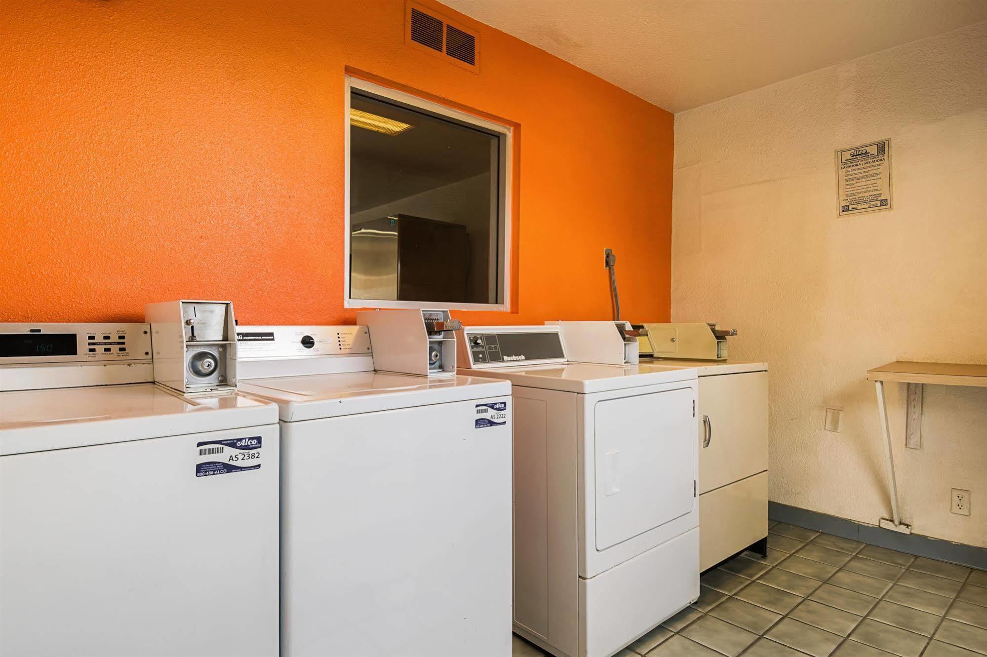 Motel 6 Lost Hills / Buttonwillow Racetrack Экстерьер фото