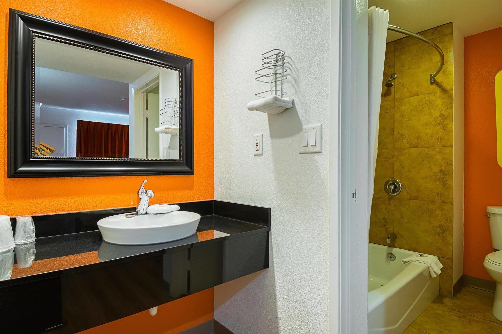 Motel 6 Lost Hills / Buttonwillow Racetrack Экстерьер фото
