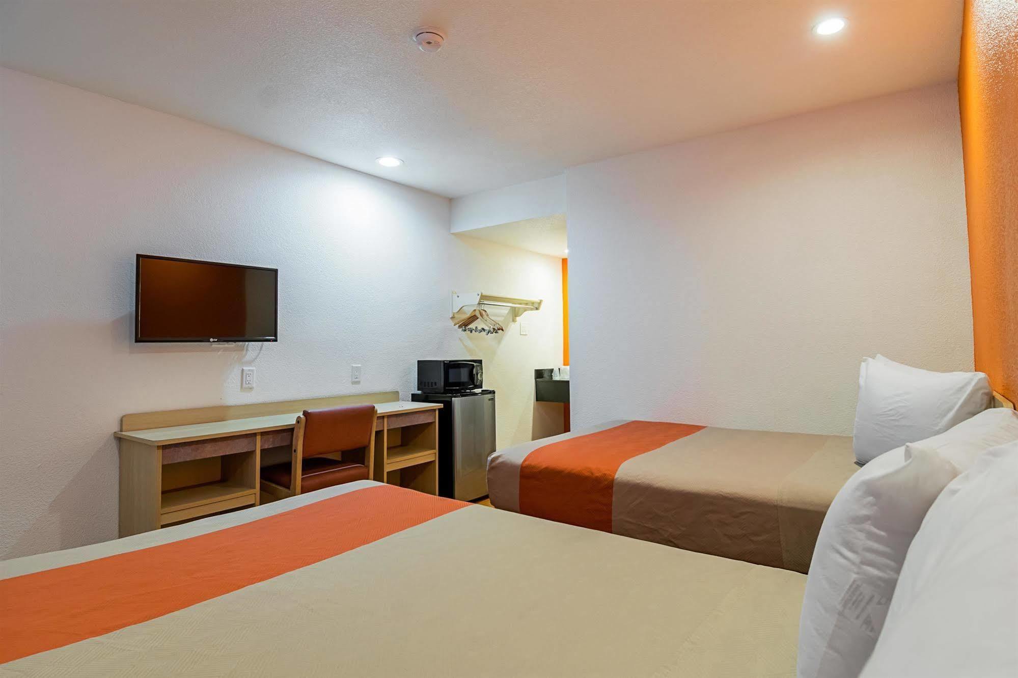 Motel 6 Lost Hills / Buttonwillow Racetrack Экстерьер фото