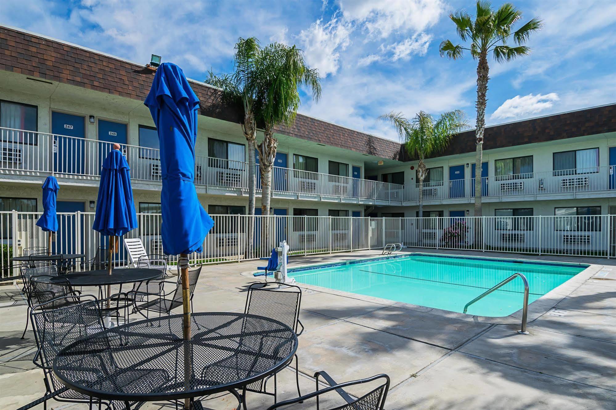 Motel 6 Lost Hills / Buttonwillow Racetrack Экстерьер фото