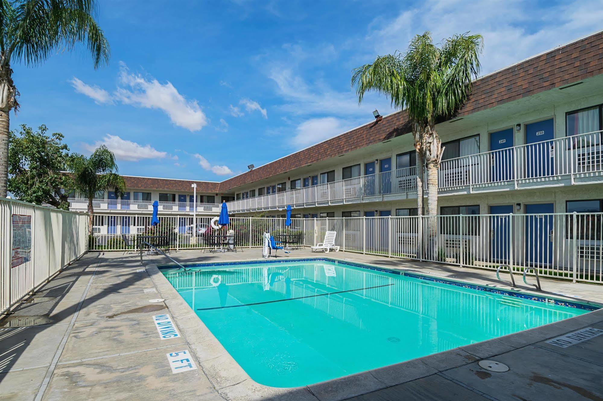 Motel 6 Lost Hills / Buttonwillow Racetrack Экстерьер фото
